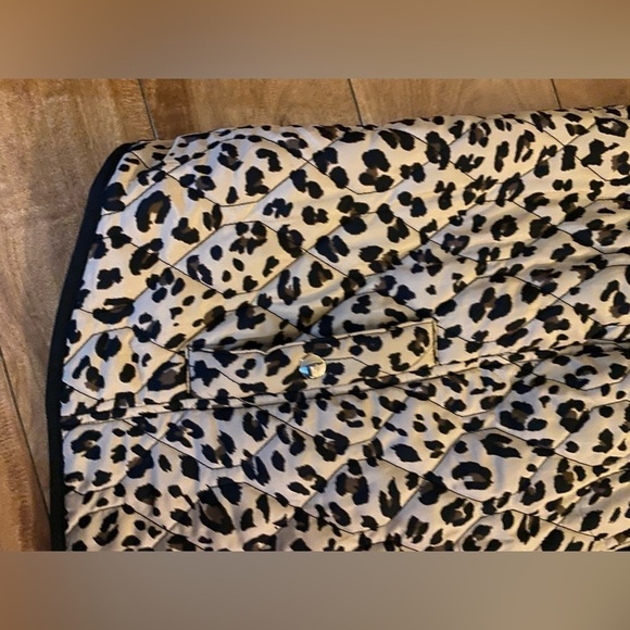 Croft and Borrow Women’s Light weight plus size leopard print quilted vest - Picture 2 of 10